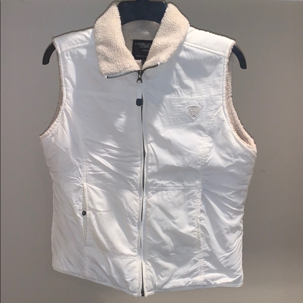 AE white Sherpa vest